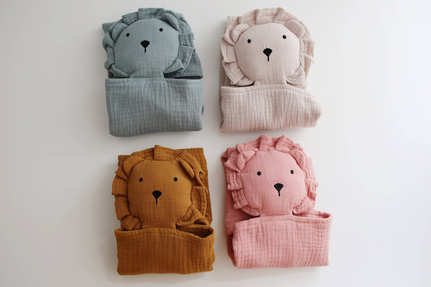 Natural Sand Organic Cotton Lion Lovey Blanket