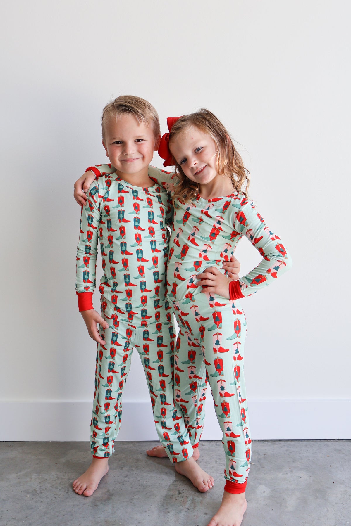Loungewear Set - Holiday Boots Pink