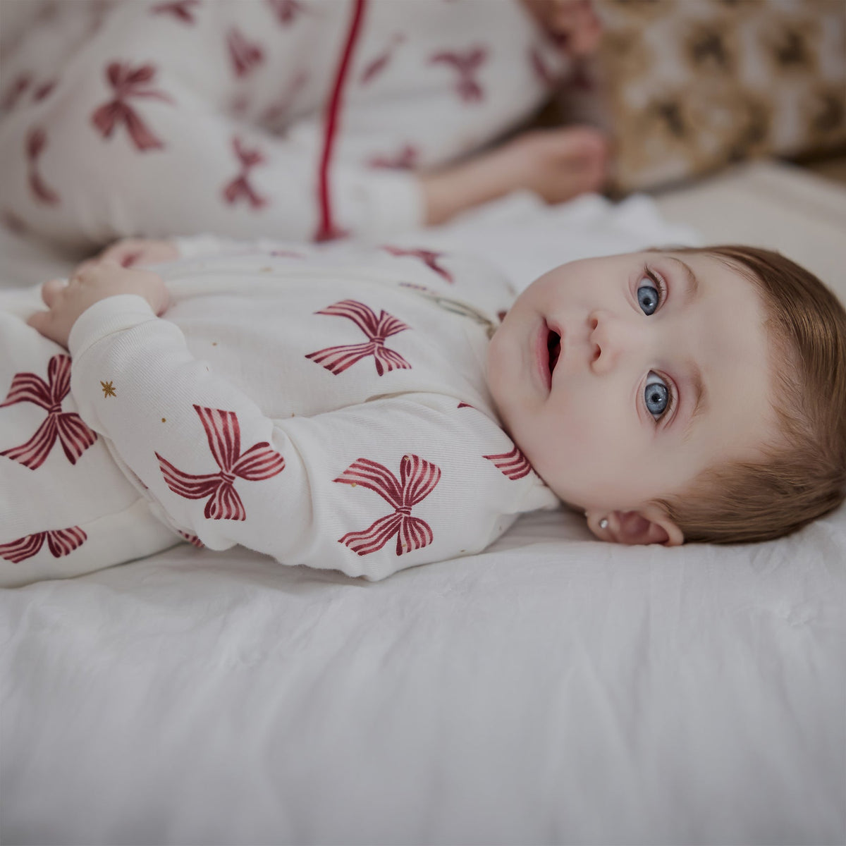 Glitter & Bows Print on Ivory Sleeper
